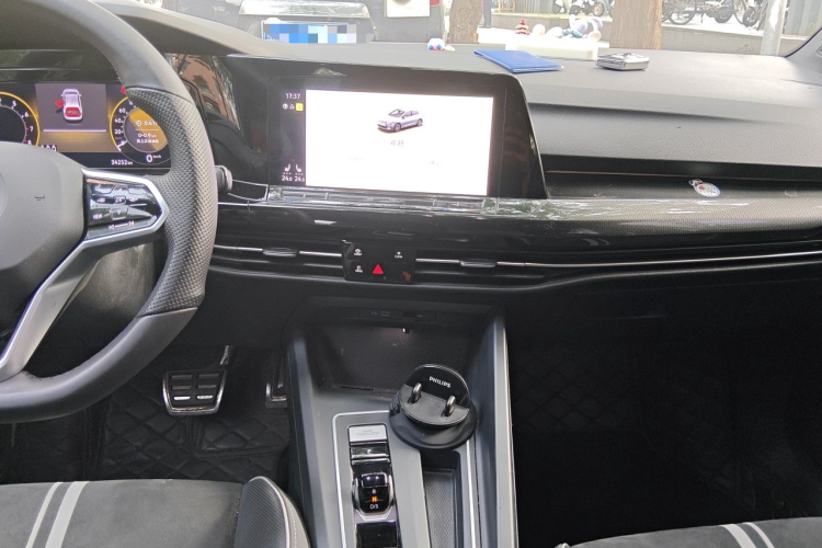 Volkswagen Golf 2022 car image #13