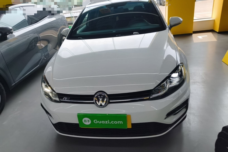 Volkswagen Golf 2019 car image #3