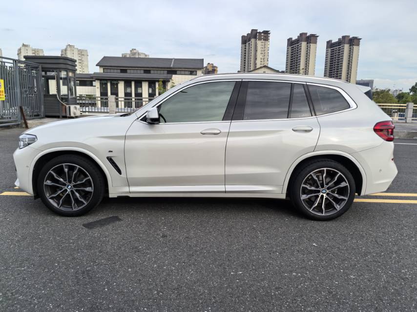 BMW X3 2021 car image #9