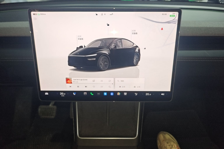 Tesla Model Y 2025 #17 Tesla Model Y 2025 car image #17