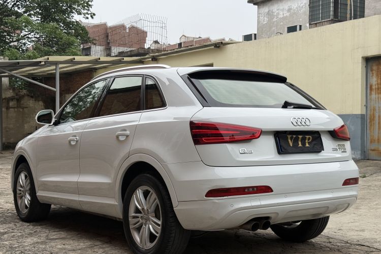 Audi Q3 2016 car image #7