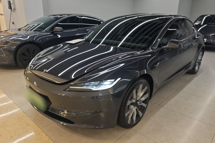 Tesla Model 3 2024 car image #2