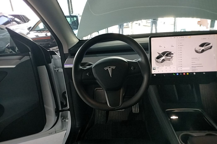 Tesla Model Y 2023 #11 Tesla Model Y 2023 car image #11