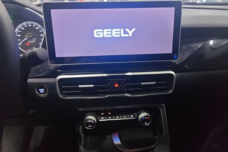 GEELY Coolray 2025 #13 GEELY Coolray 2025 car image #13