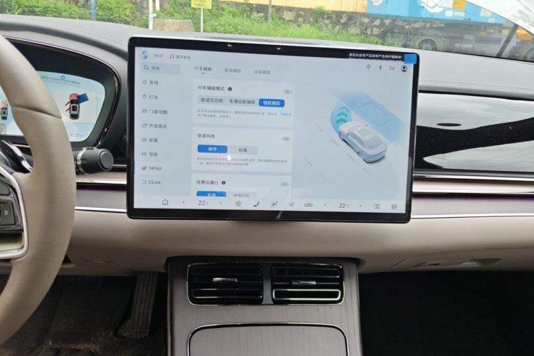 BYD Han 2025 car image #13