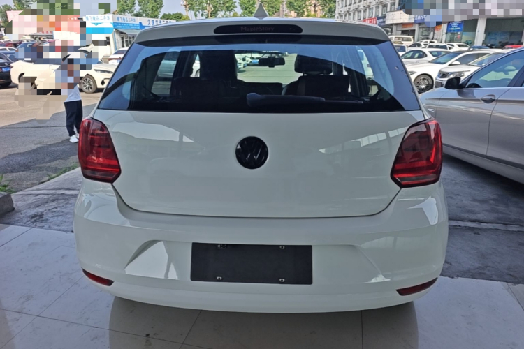 Volkswagen Polo 2015 car image #6