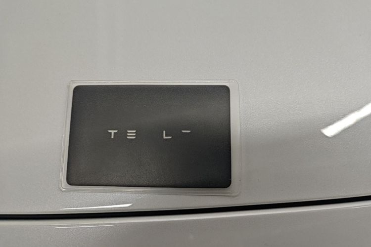 Tesla Model 3 2020 car image #9
