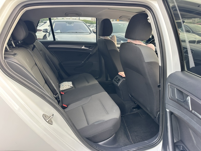 Volkswagen Golf 2017 car image #10