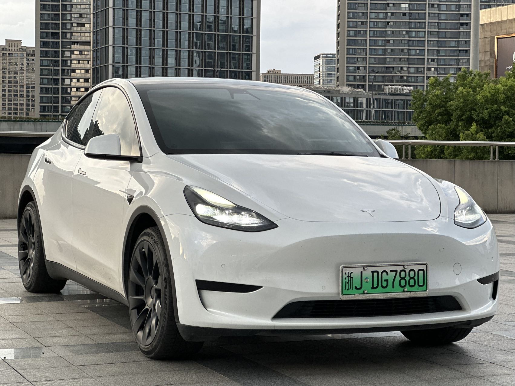 Tesla Model Y 2022 #5 Tesla Model Y 2022 car image #5