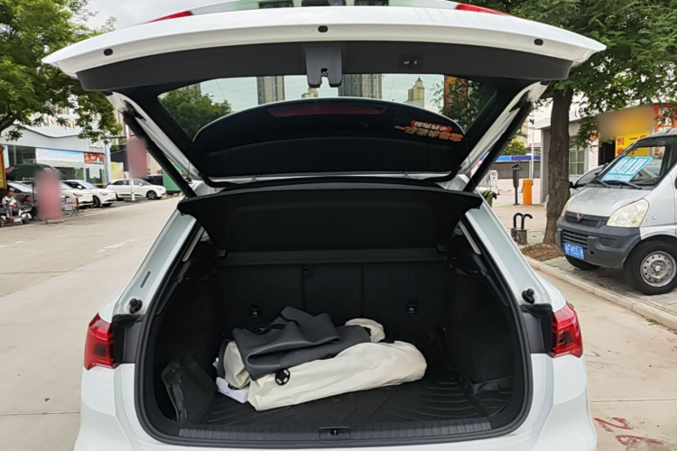 Audi Q3 2020 car image #19