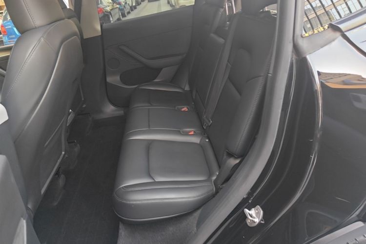 Tesla Model Y 2022 car image #17