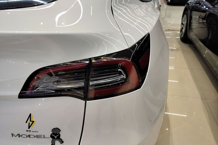 Tesla Model Y 2024 #8 Tesla Model Y 2024 car image #8