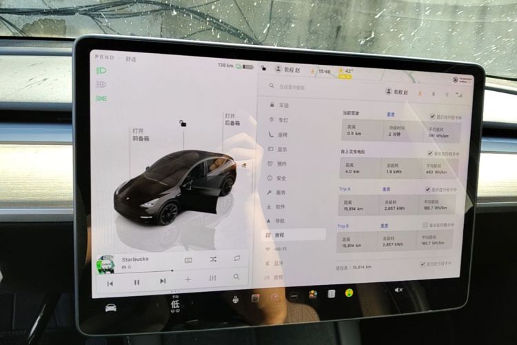 Tesla Model Y 2023 car image #12