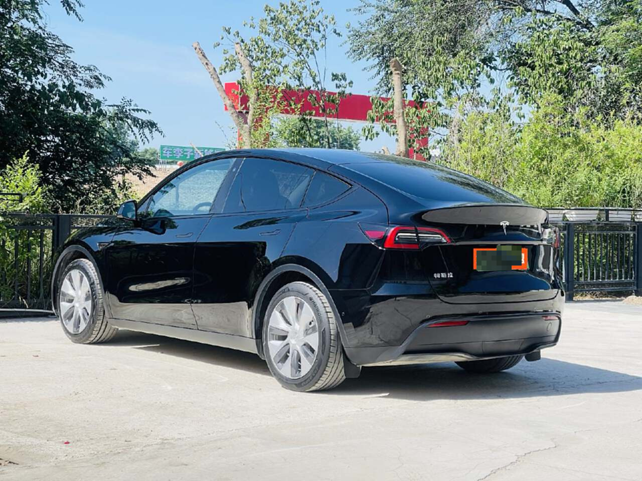 Tesla Model Y 2022 #8 Tesla Model Y 2022 car image #8