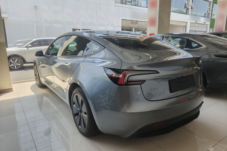 Tesla Model 3 2025 car image #7