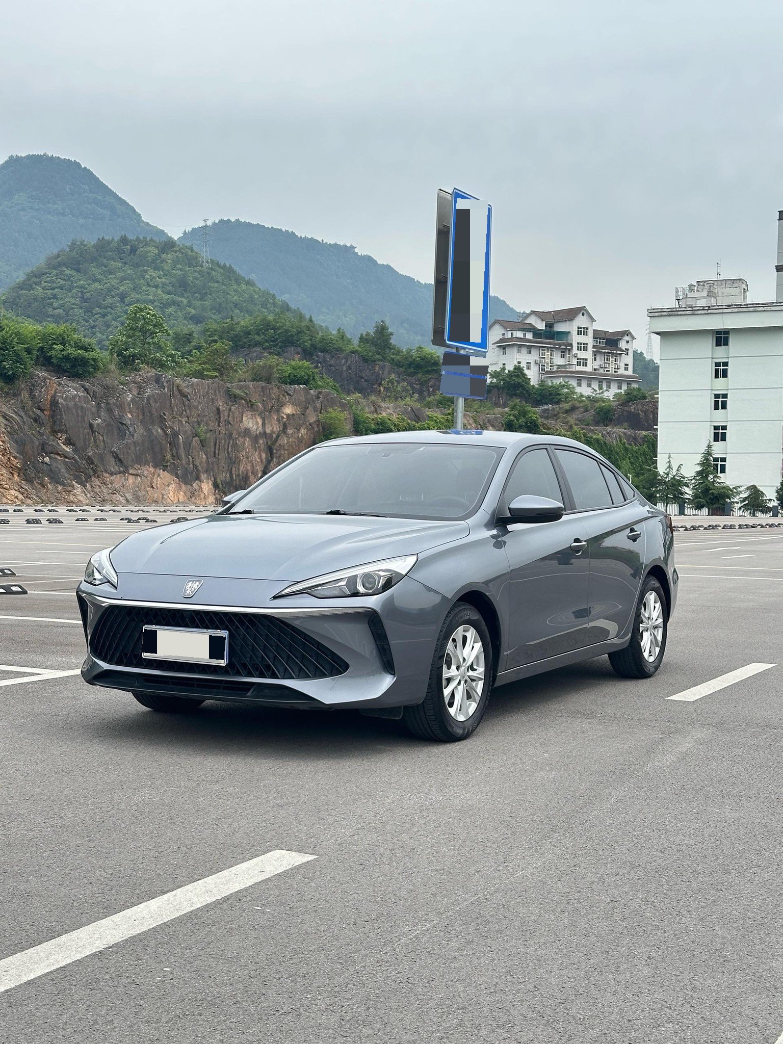 Roewe i5 2024 car image 