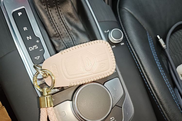 Audi A3 2018 car image #9