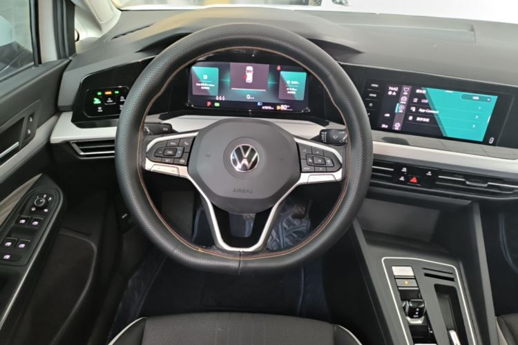 Volkswagen Golf 2023 car image #15