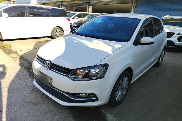 Volkswagen Polo 2015 car image #2