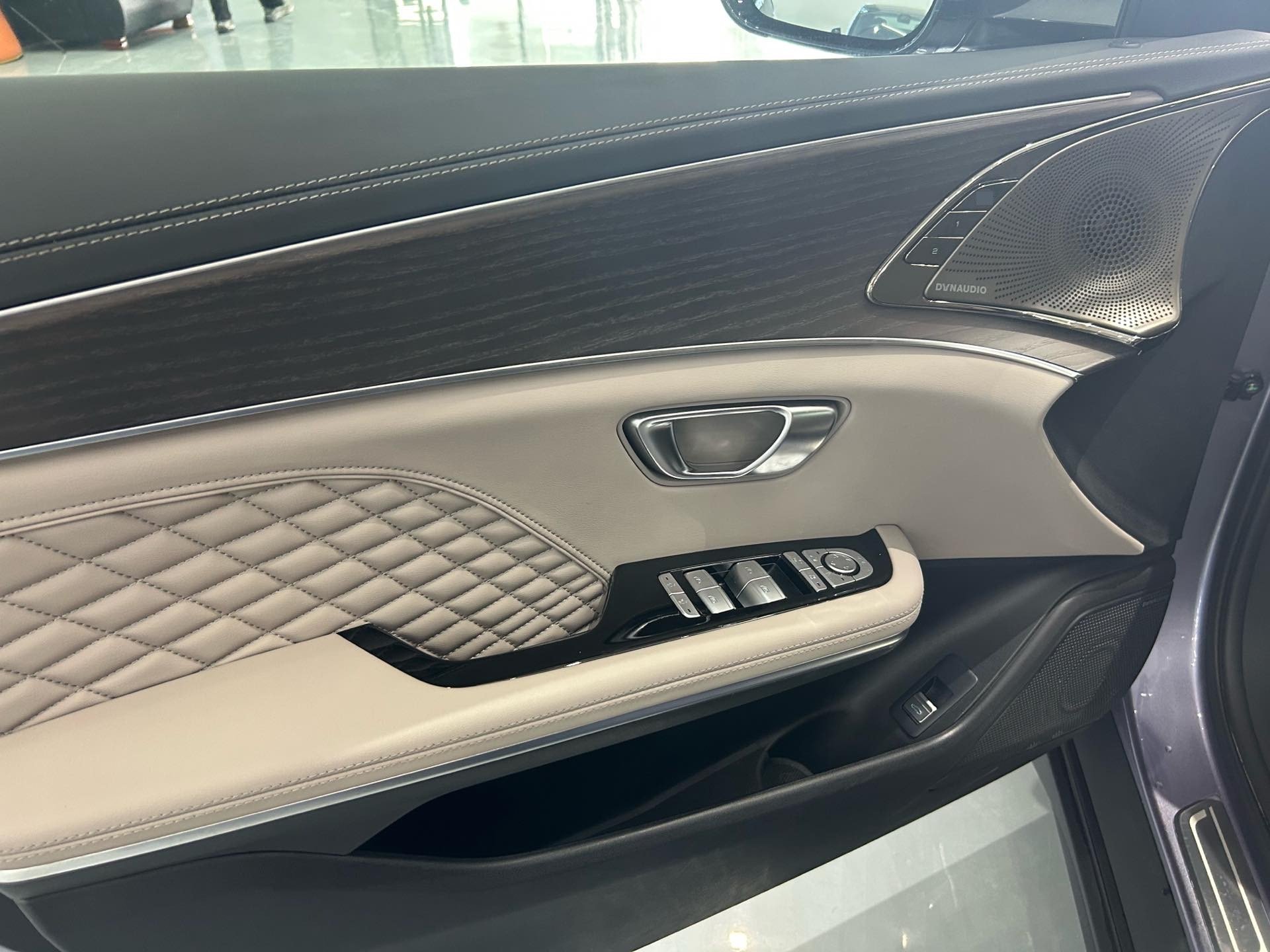BYD Han 2024 car image #13