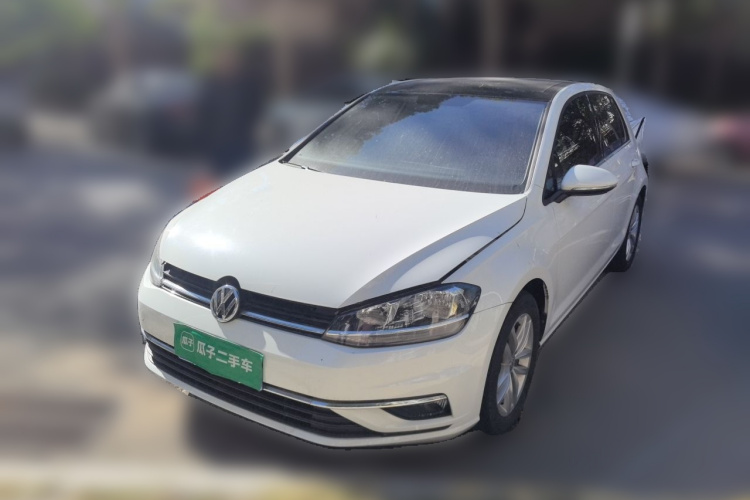 Volkswagen Golf 2018 car image #2