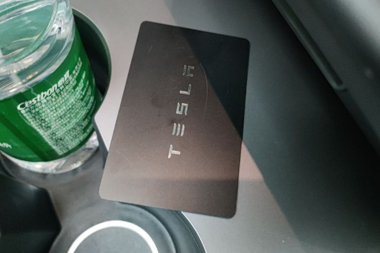 Tesla Model Y 2024 immagine di auto #9