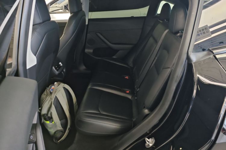 Tesla Model Y 2021 car image #17