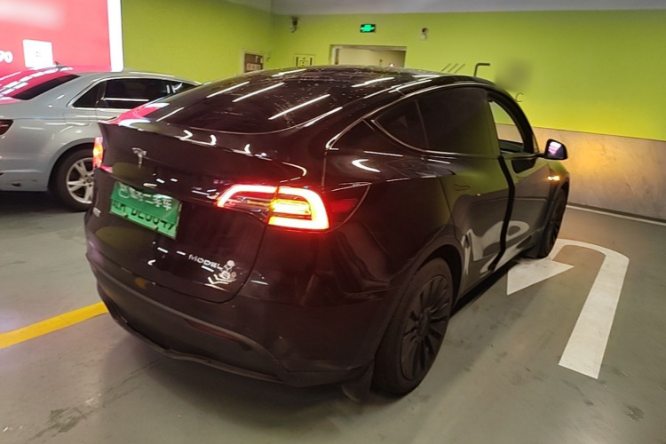 Tesla Model Y 2021 #7 Tesla Model Y 2021 car image #7