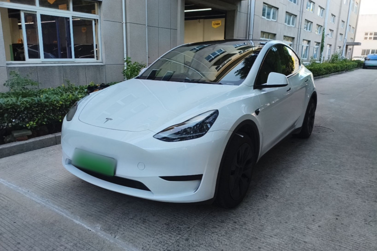 Tesla Model Y 2024 #2 Tesla Model Y 2024 car image #2