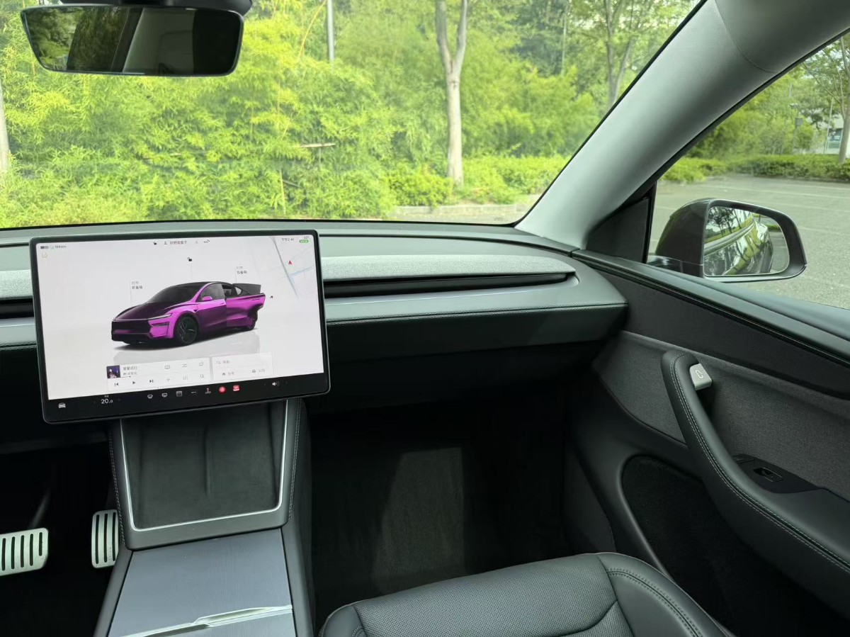 Tesla Model Y 2025 #12 Tesla Model Y 2025 car image #12