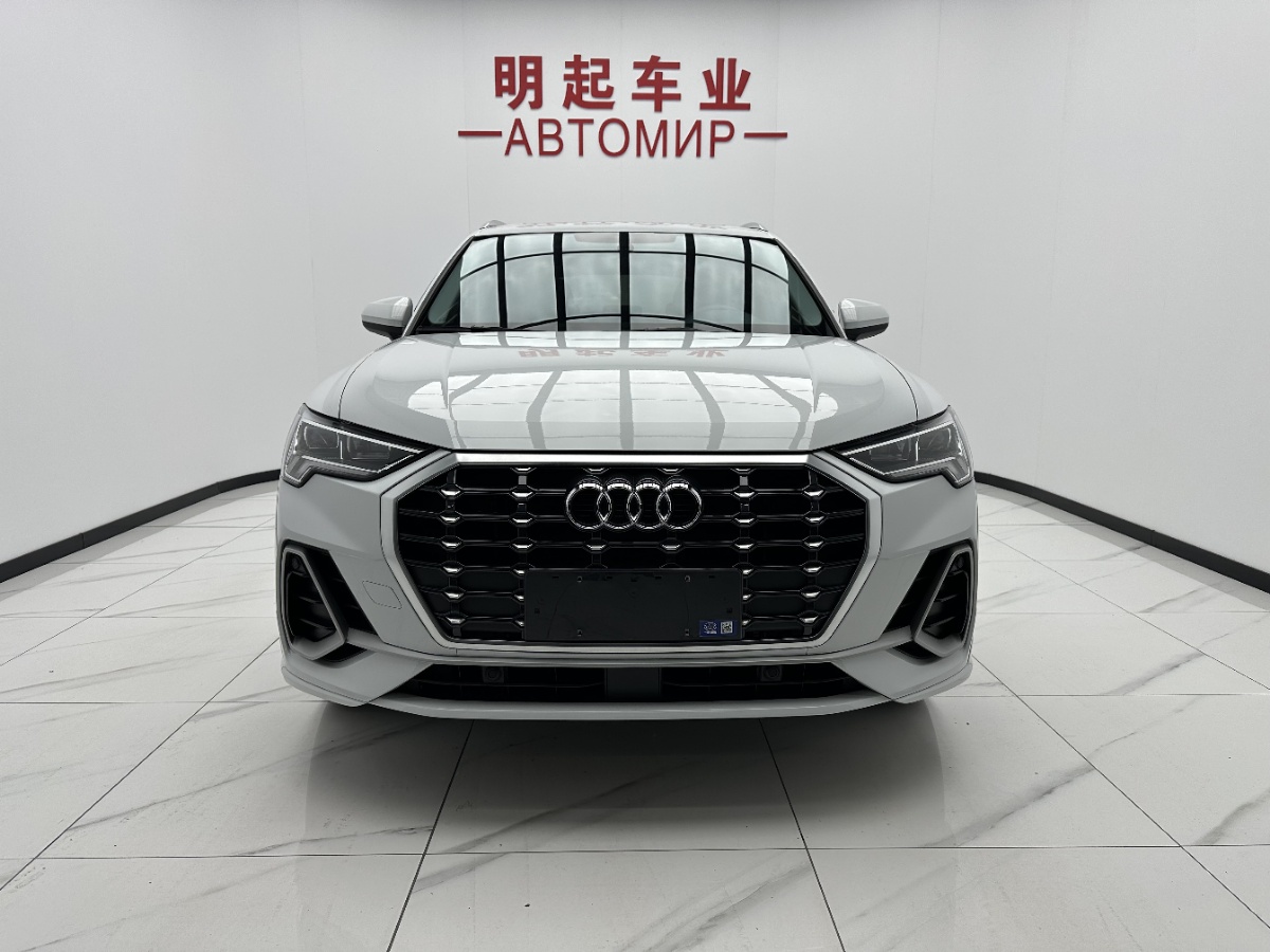 Audi Q3 2023 car image #2
