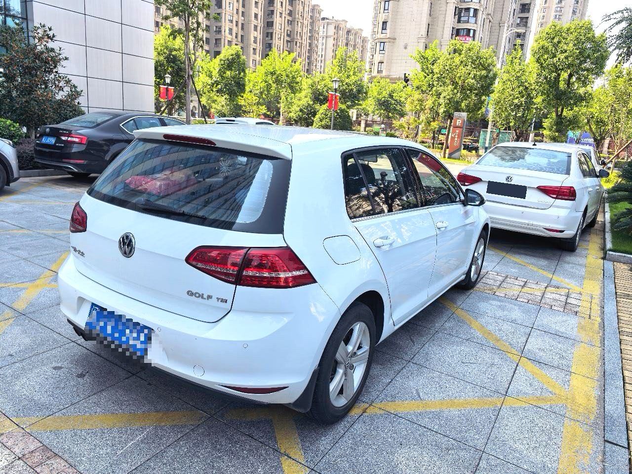 2015 car image #7