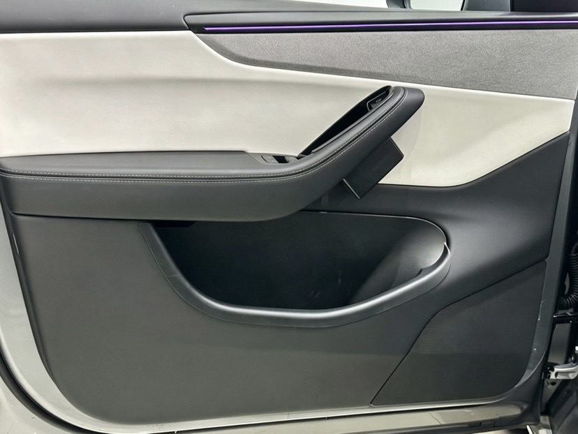 Tesla Model Y 2025 #4 Tesla Model Y 2025 car image #4