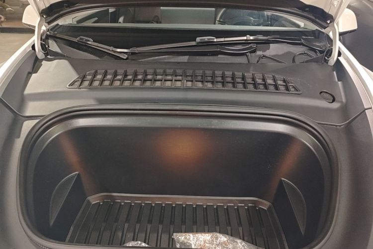 Tesla Model Y 2023 car image #20