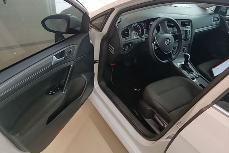 Volkswagen Golf 2015 car image #12