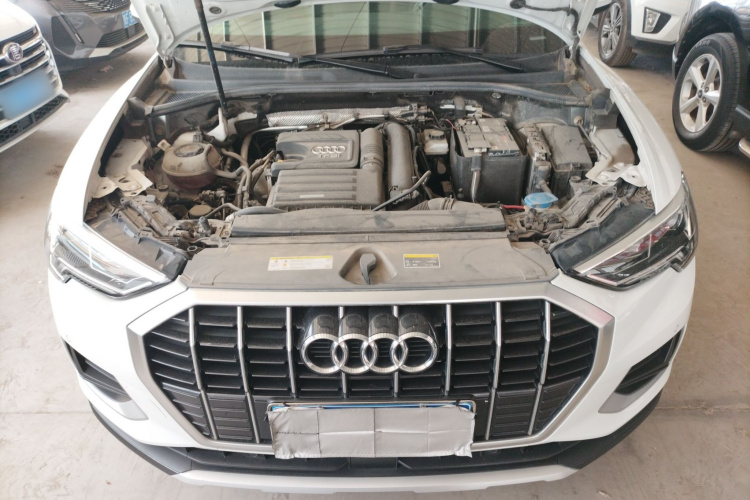 Audi Q3 2020 car image #20