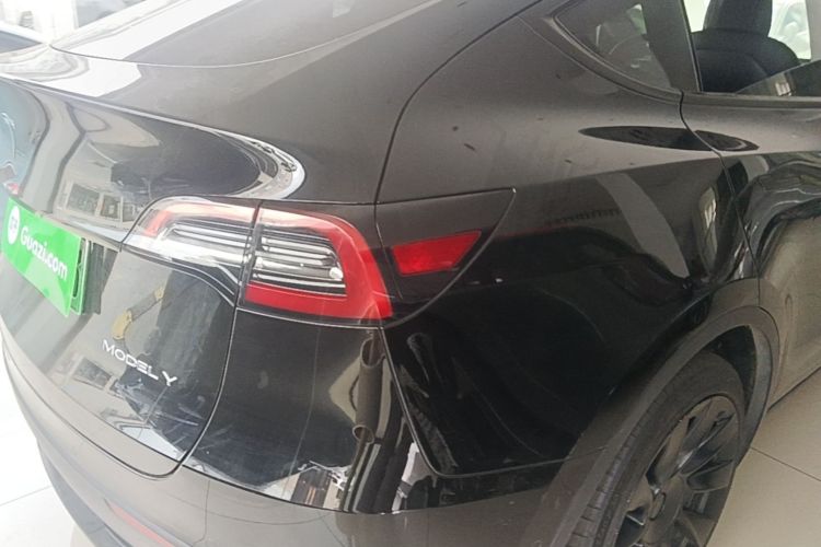 Tesla Model Y 2022 car image #8