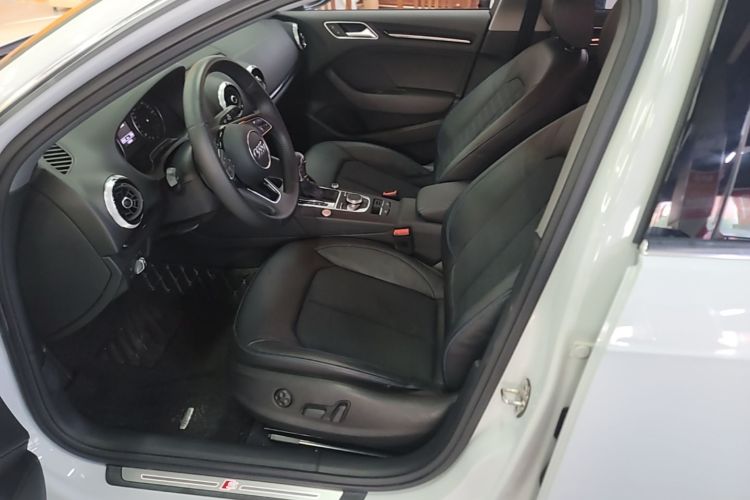 Audi A3 2018 car image #15