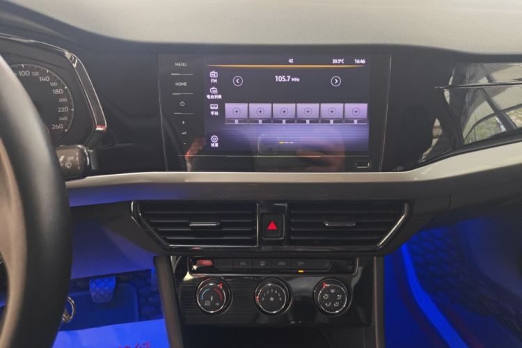 Volkswagen Bora 2021 immagine di auto #13