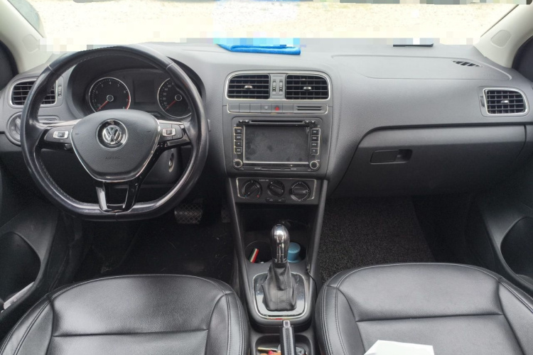 Volkswagen Polo 2016 car image #12