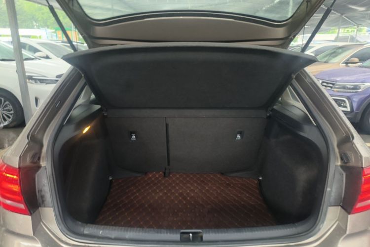 Volkswagen Santana 2016 car image #19