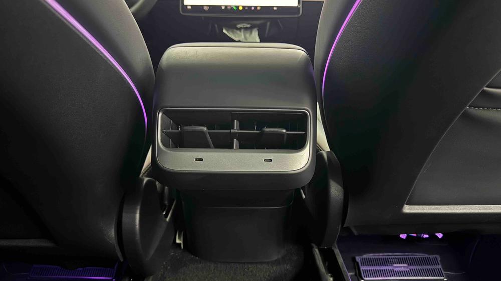 Tesla Model Y 2023 car image #18