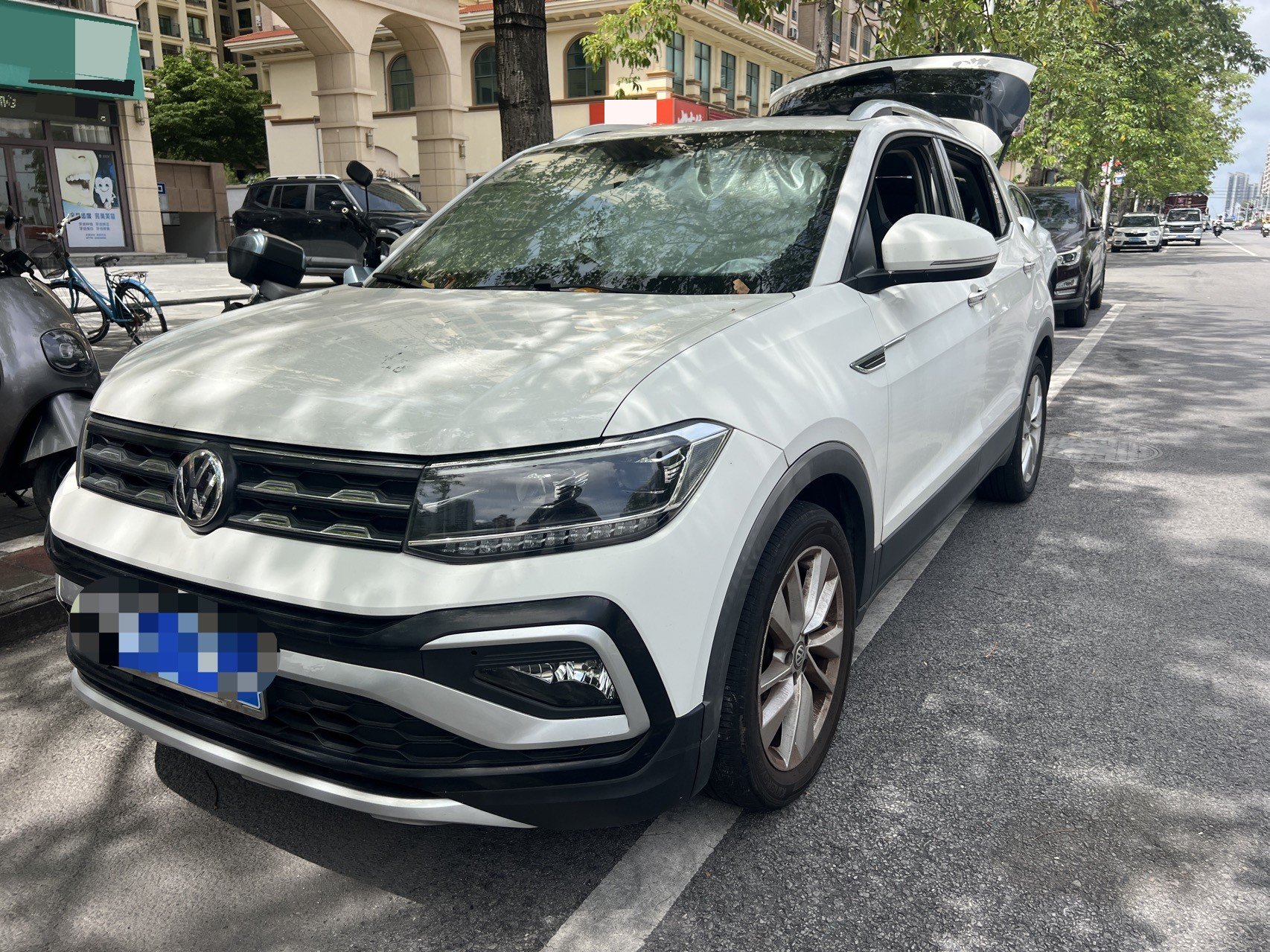 2020 immagine di auto 
