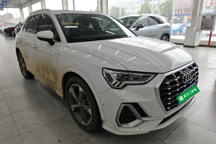 Audi Q3 2022 car image #4