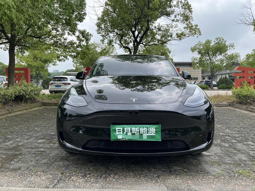 Tesla Model Y 2023 car image #2