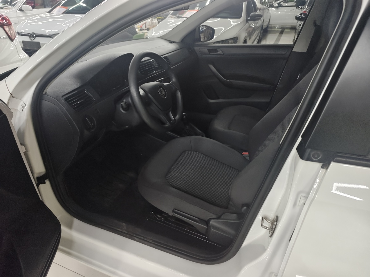 Volkswagen Santana 2021 car image #2