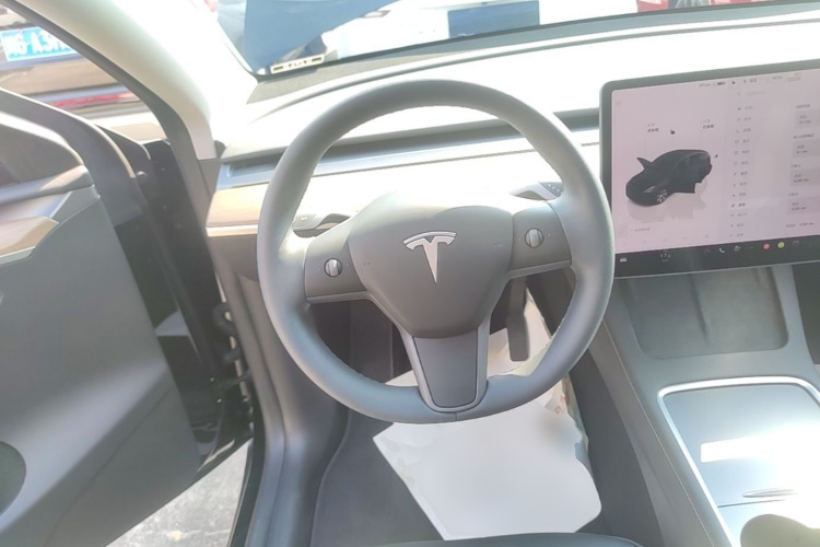 Tesla Model Y 2023 #11 Tesla Model Y 2023 car image #11