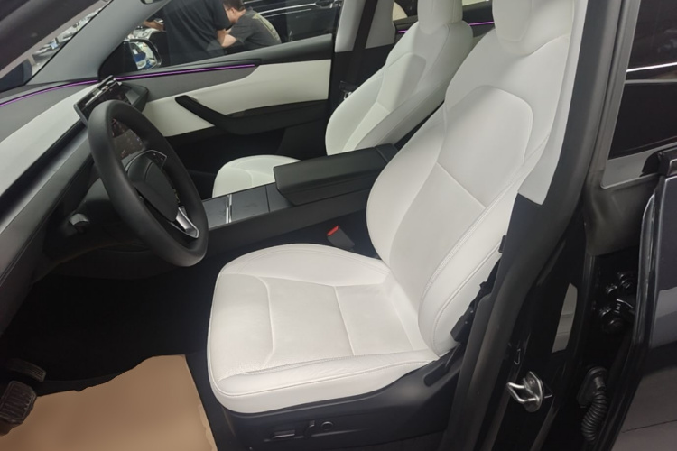 Tesla Model Y 2025 car image #15