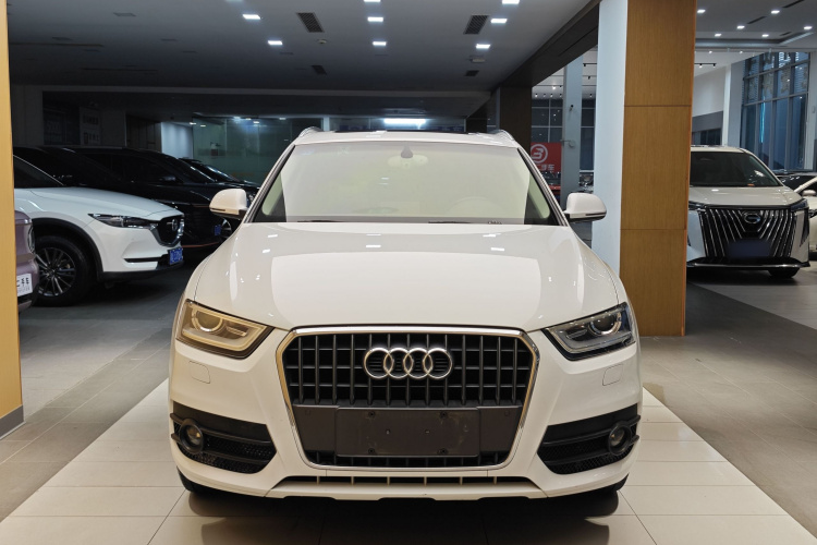Audi Q3 2016 car image #12