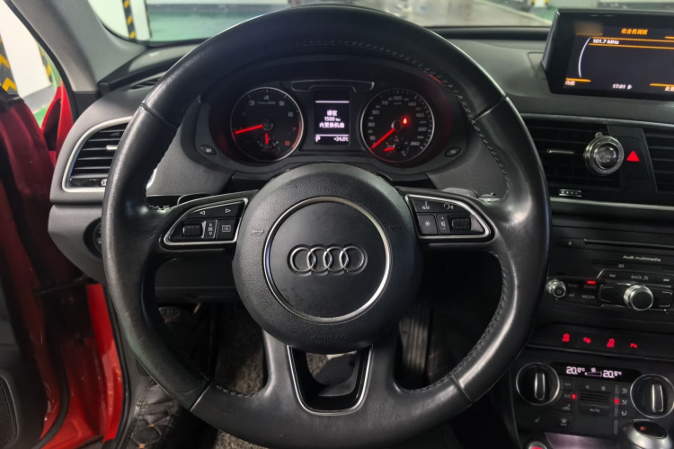 Audi Q3 2017 car image #14